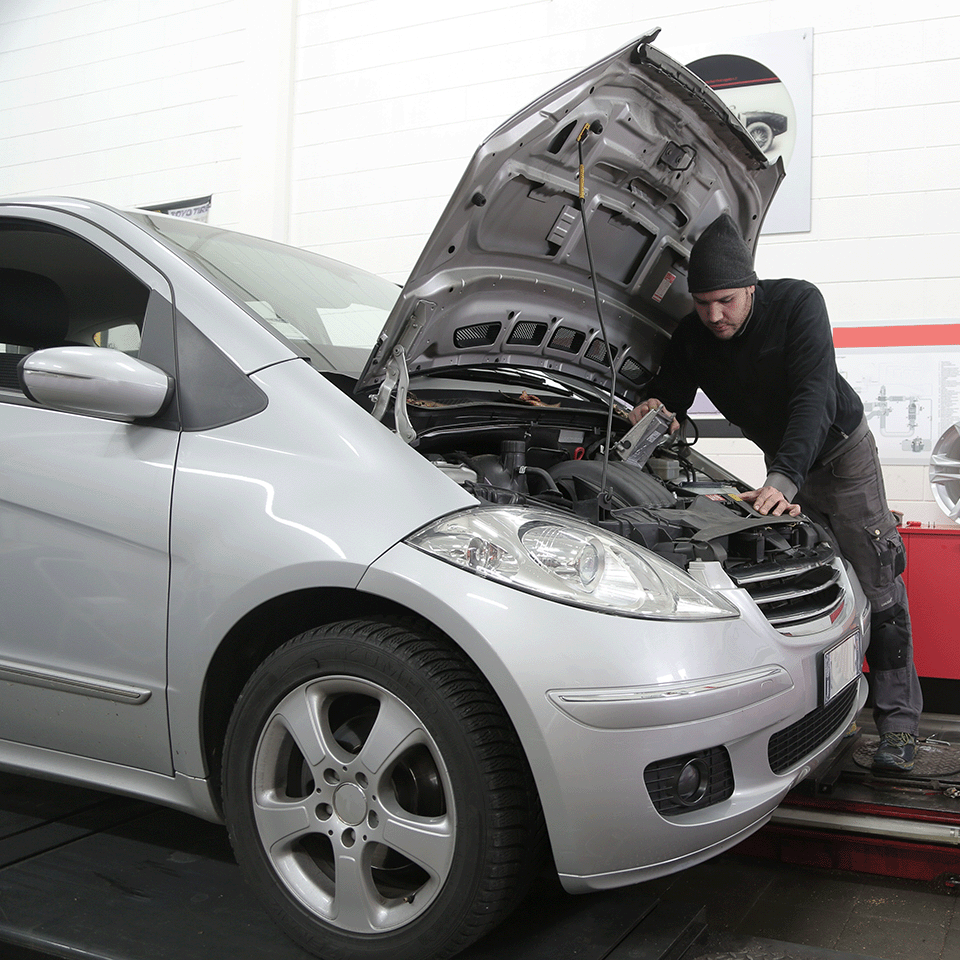Contact Eqstra's nationwide network of service centres, for maintenance, services and repairs at the best price.